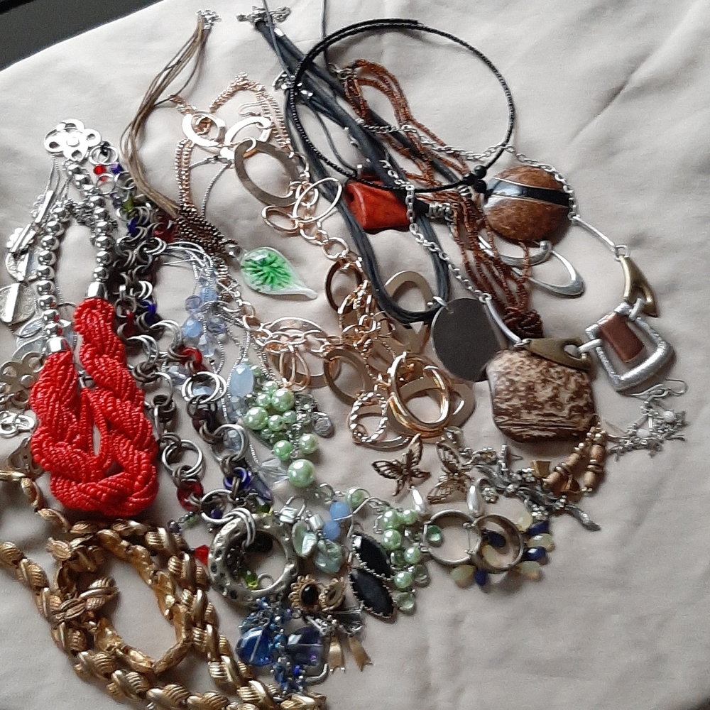 Jewelry - Picture 2 of 3